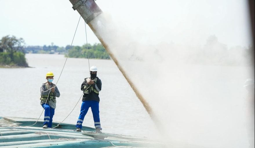 Con un nuevo embarque de soja, el Puerto de Santa Fe reactiva el transporte fluvial y reduce el tránsito de camiones en las rutas