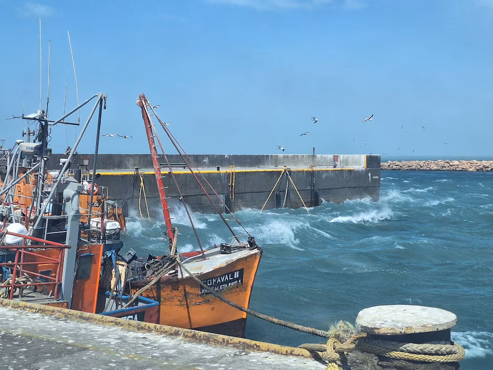 Se hundieron tres pesqueros de la Flota Amarilla en Puerto Caleta Paula
