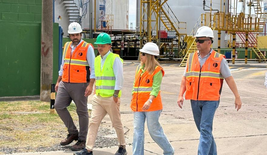 Autoridades del Puerto de Dock Sud recorrieron las instalaciones de Antivari