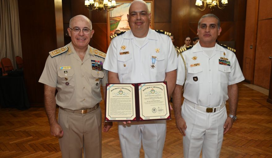 La Prefectura Naval Argentina reconoció al oficial de enlace de la Marina de Guerra del Perú