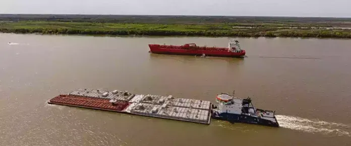 Prorrogan hasta abril de 2027 la operatoria de alijo de hidrocarburos en el Km 171 del Paraná Guazú