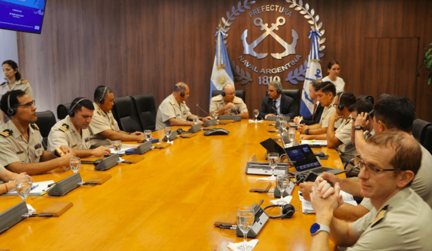 Prefectura Naval Argentina y EU CRIMARIO refuerzan cooperación en seguridad marítima
