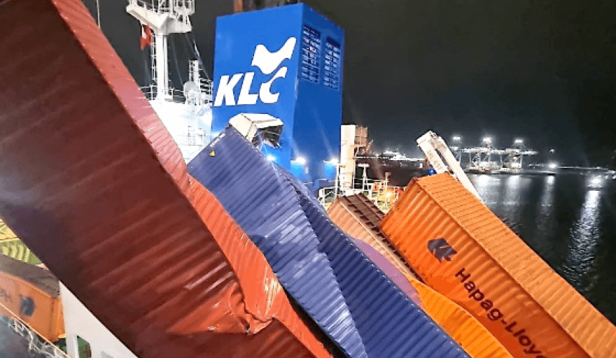 Contenedores se desploman durante operación de bunkering en el Puerto de Rotterdam