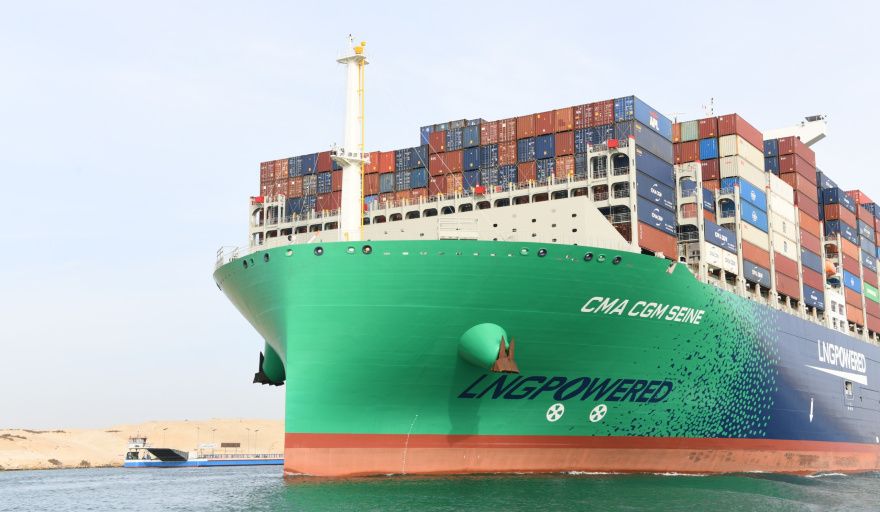 La Autoridad del Canal de Suez informó el primer tránsito del portacontenedores CMA CGM SEINE