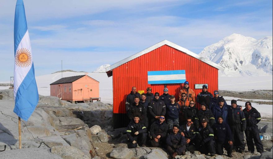 La Armada realizó tareas de reabastecimiento y mantenimiento en el refugio naval “Bahía Dorian”