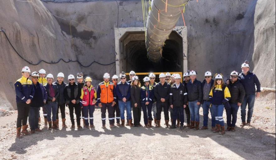 Santa Cruz y Newmont anuncian inversión de USD 800 millones para ampliar la mina Cerro Negro