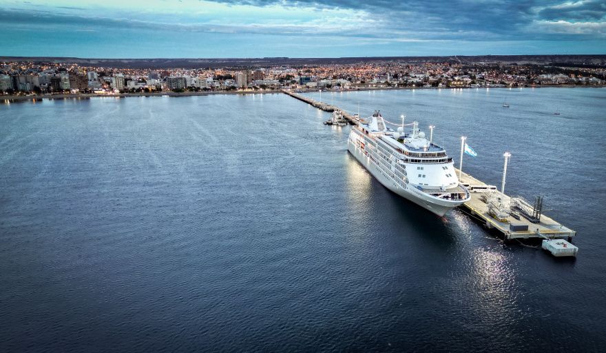 El crucero Silver Whisper concretó su última recalada de la temporada en Chubut
