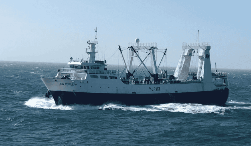 Argentina aplica una multa a un buque extranjero por pesca ilegal detectada en la ZEEA