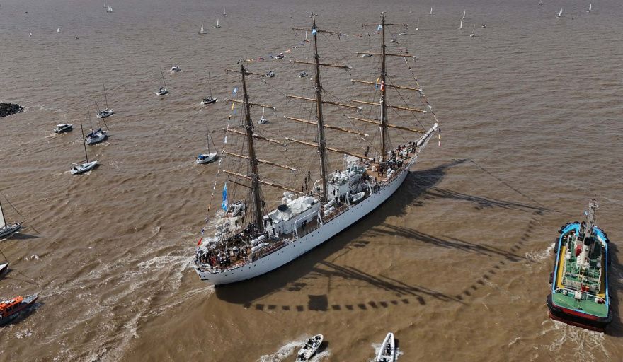 La fragata ARA "Libertad" zarpó hacia su travesía número 54 y recorrerá casi 16.000 millas náuticas en cinco meses