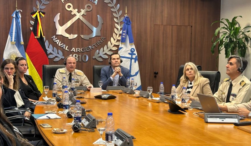 La Prefectura Naval Argentina recibió a una delegación alemana para debatir la relevancia geopolítica y los desafíos estratégicos de la región antártica