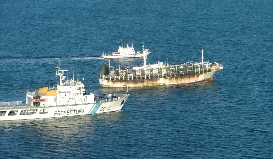 Argentina y Chile acuerdan agenda conjunta contra la pesca ilegal con foco en calamar, krill y recursos antárticos