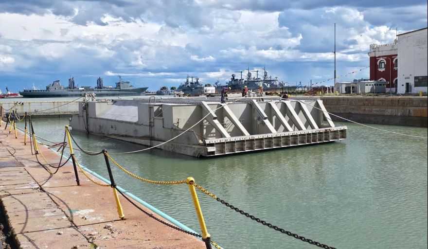 TANDANOR puso en operación una compuerta flotante en el Dique de Carena N.º 2 de la Base Naval Puerto Belgrano