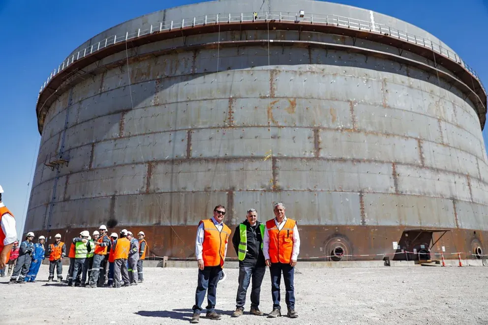 El Puerto Dock Sud inició la carga de tuberías para la infraestructura offshore de Vaca Muerta Oil Sur