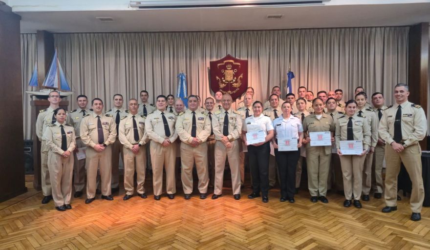 Prefectura Naval Argentina capacitó a inspectores de buques en seguridad de equipos