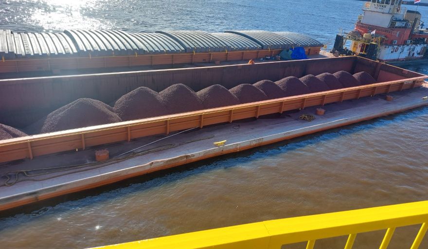 Desembarco histórico en Formosa: El Puerto de Formosa recibió el primer cargamento de mineral de hierro
