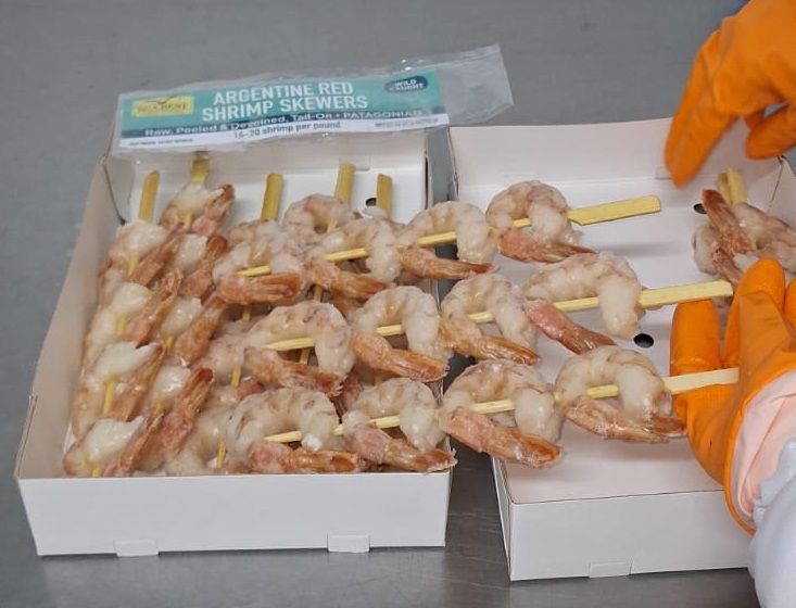 Argentina concretó la primera exportación de brochetas de langostino a los Estados Unidos con certificación del SENASA
