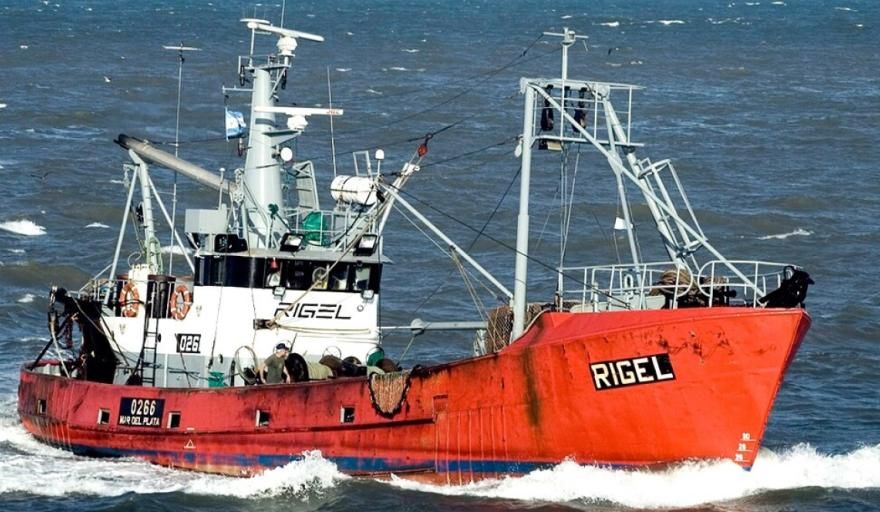 La industria pesquera de España, preocupada por la tensión entre los presidentes Milei y Sánchez
