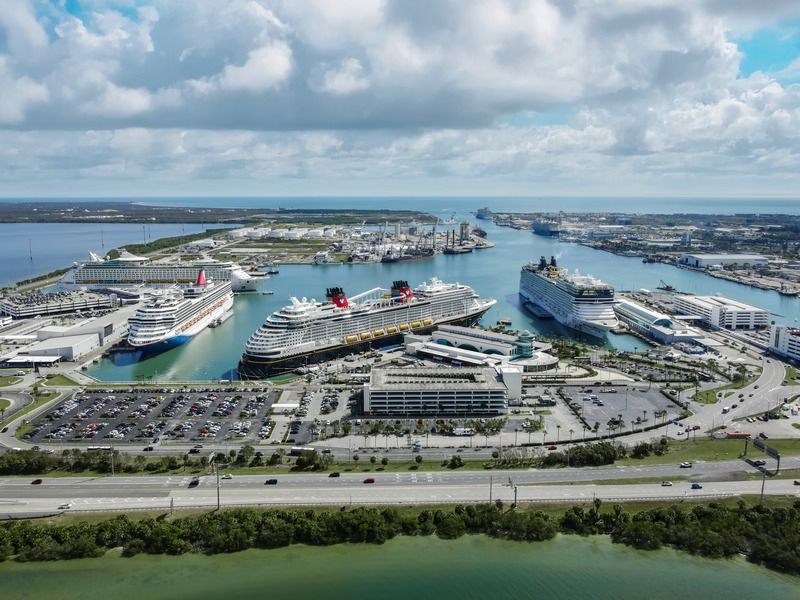 Imagen de portada - 98 marcas de cruceros y 474 barcos dominados por cinco empresas