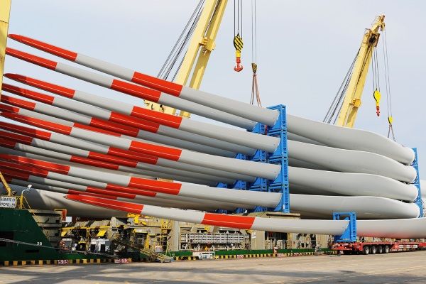 Imagen de portada - AAL Shipping Makes First Call at Port of Trincomalee with Cargo for Wind Farm