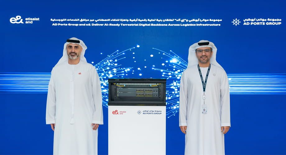 Imagen de portada - AD Ports Group y e& implementan una red troncal digital terrestre preparada para IA en toda la infraestructura logística