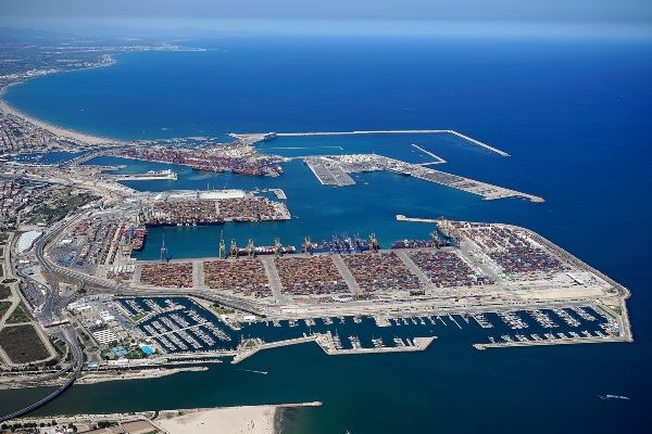 Imagen de portada - APV Reduces Water Consumption by 33.8% in València Ports