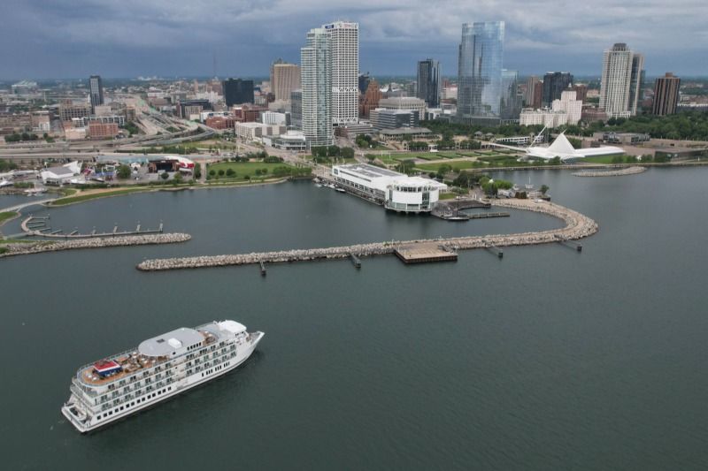 Imagen de portada - American Patriot llega al Puerto de Milwaukee para su temporada inaugural en los Grandes Lagos
