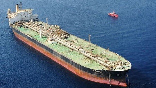 Imagen de portada - Artículo de opinión: El almacenamiento flotante de Irán se hunde rápidamente