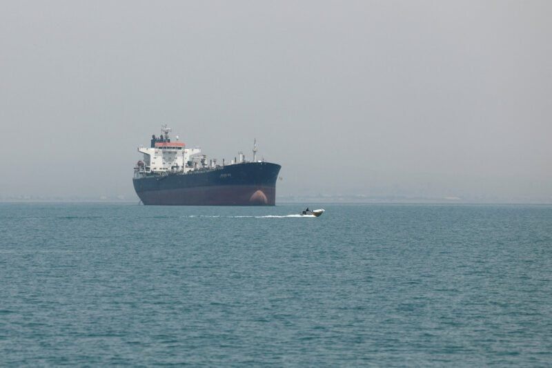 Imagen de portada - Ataque Houthi Mata a Cuatro Tripulantes en el Mar Rojo; Se Reporta Ataque con Misiles de EE. UU. en el Golfo