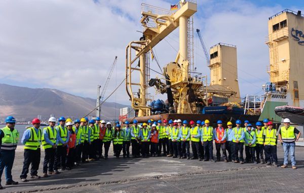 Imagen de portada - Bicentenario Nirvana High School Students Learn About the Role of the Port of Iquique