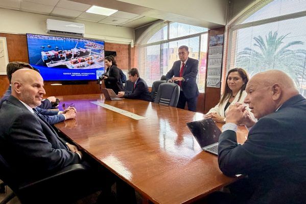 Imagen de portada - Brandon Judd, U.S. Ambassador, Tours Port of Iquique