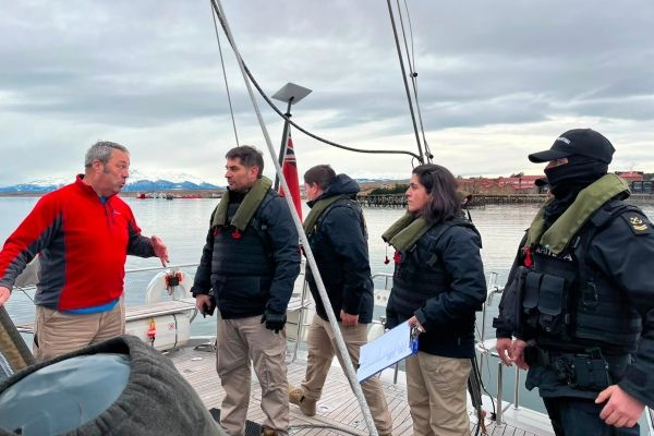 Imagen de portada - British Yacht Seized for Customs and Immigration Violations in Puerto Natales