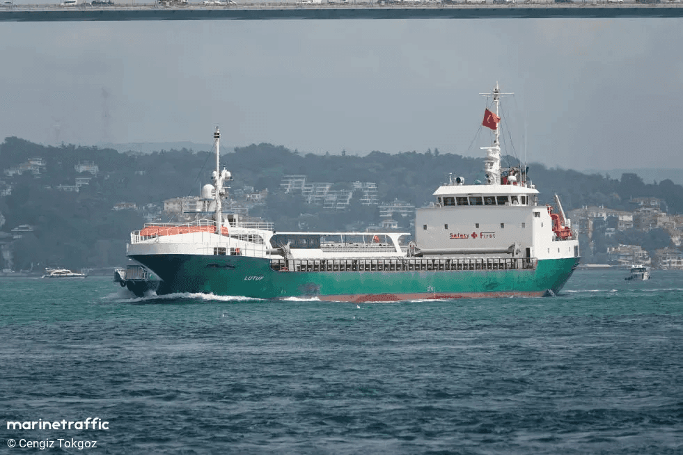Imagen de portada - Buque de carga Lutuf secuestrado por piratas cerca de la costa somalí