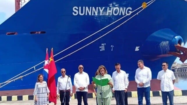 Imagen de portada - Buque de carga a granel llega a Cuba con ayuda de China