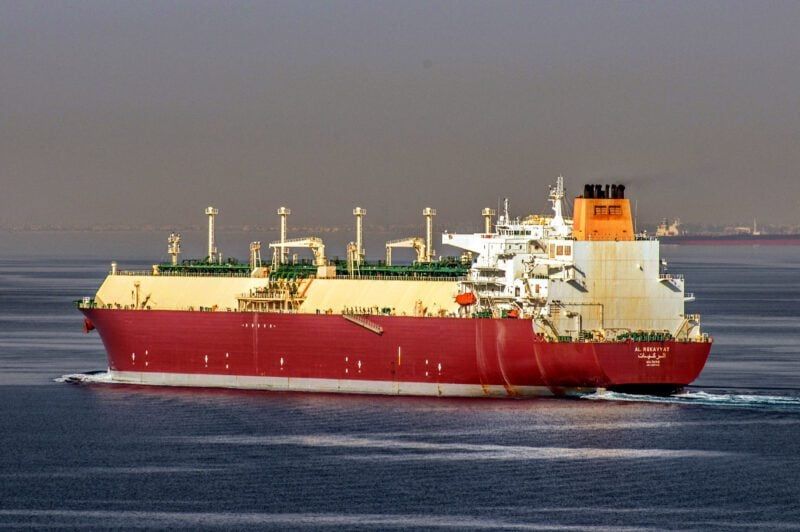 Imagen de portada - Buques cisterna de GNL evitan el Estrecho de Ormuz con transferencias de barco a barco a India y Japón