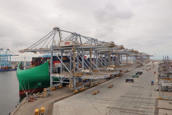 Imagen de portada - CMA CGM Notre Dame Makes Its First Call at Rotterdam World Gateway