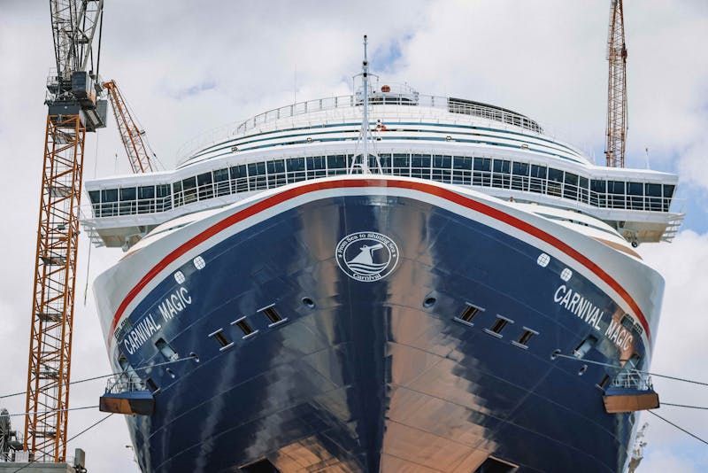 Imagen de portada - Carnival Magic Regresa del Dique Seco con Nuevo Escudo de Proa y Mejoras