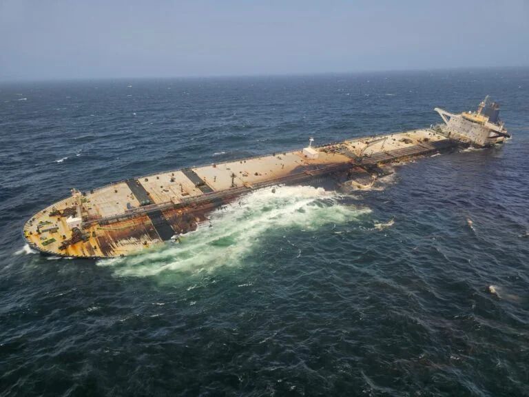 Imagen de portada - Caroline Bezengi Tanker Spills Russian Crude in Oman: Ambrey Coordinates Rescue