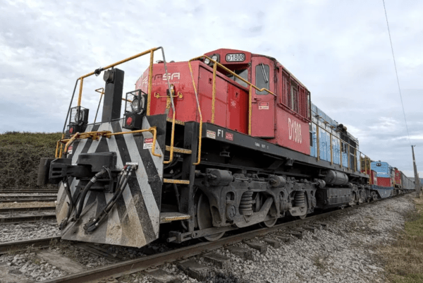 Imagen de portada - Coronel-Lota Railway Extension: Corma and EFE Coordinate Freight Project