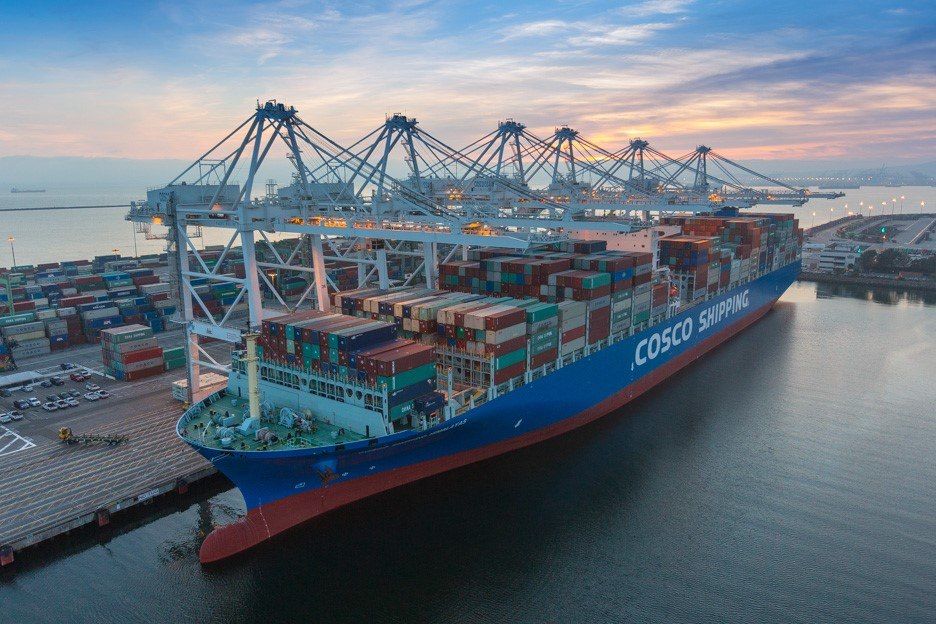 Imagen de portada - Cosco Shipping Accused of Spying on US Military Communications for China