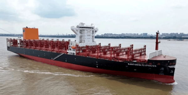 Imagen de portada - Danaos Shipping Adds Container Ship Santorini Express to its Fleet