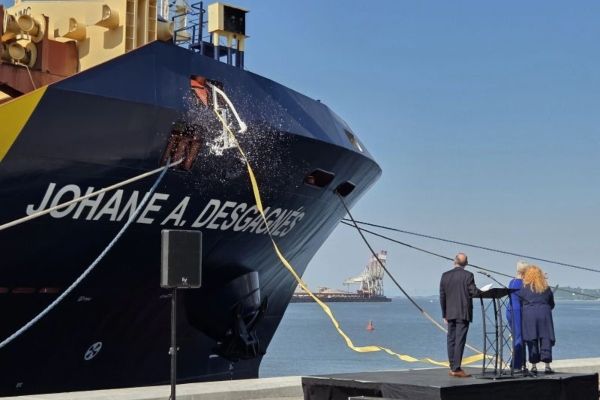 Imagen de portada - Desgagnés Christens New Johane A. Vessel in Quebec with Green Marine