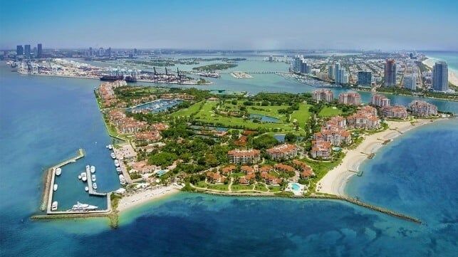Imagen de portada - Destituido el director de PortMiami mientras el condado busca la terminal de combustible de Fisher Island