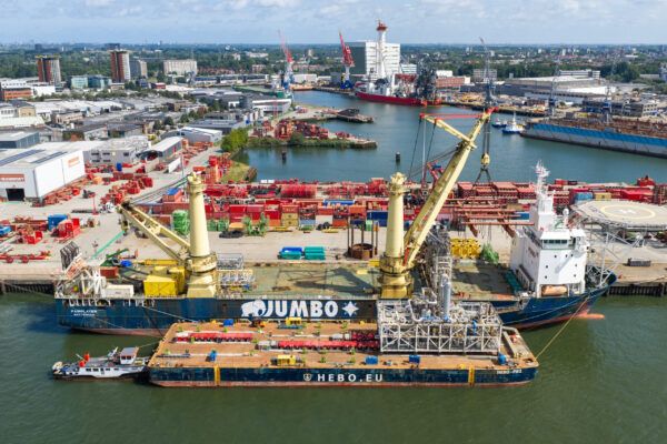 Imagen de portada - Discharge of 105, 156, and 280-ton modules in the Port of Rotterdam
