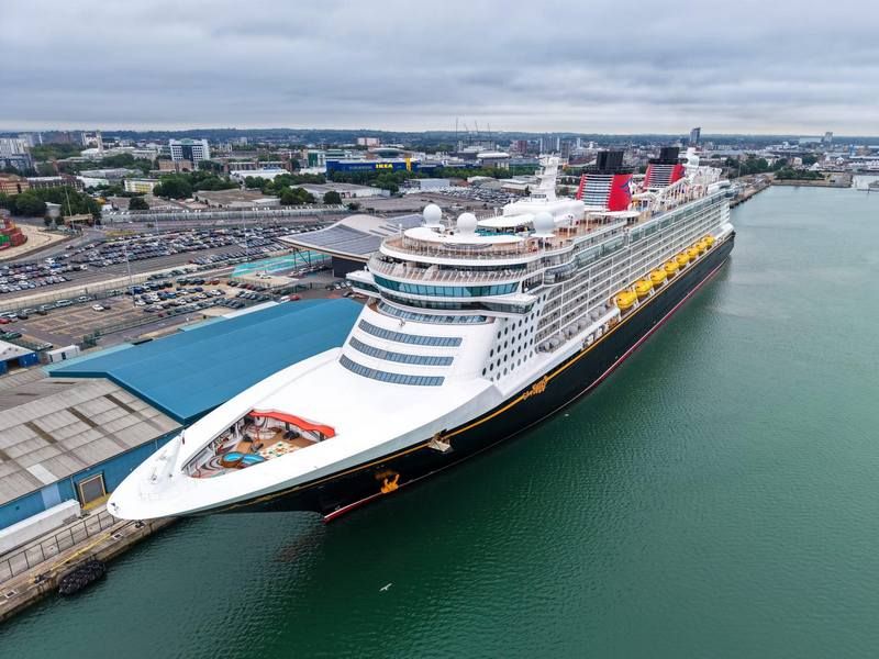 Imagen de portada - Disney Fantasy Lanza Cruceros a Bermuda desde Fort Lauderdale en 2028