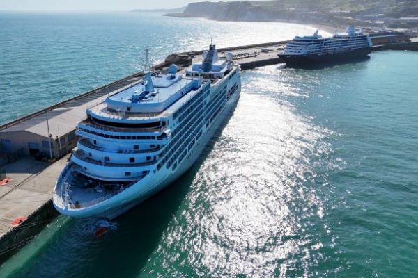 Imagen de portada - Double Cruise Ship Call in Dover: Silver Spirit Arrives on Inaugural Visit
