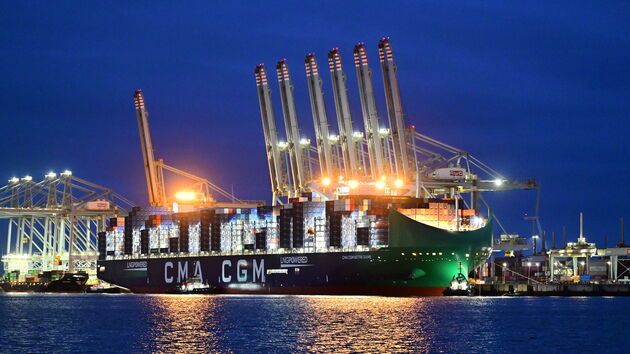 Imagen de portada - El CMA CGM Notre Dame llega a Róterdam para su primera escala