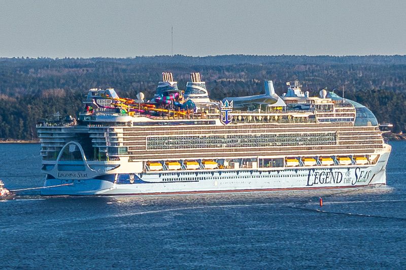 Imagen de portada - El Legend de Royal Caribbean entrará en dique seco en España antes de su viaje inaugural
