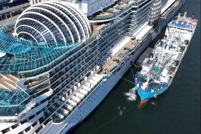 Imagen de portada - El Puerto de Nápoles Completa la Primera Operación de Suministro de GNL de Barco a Barco para el Sun Princess