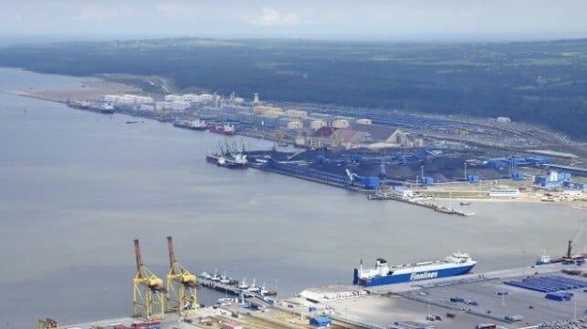 Imagen de portada - El Reino Unido suaviza las nuevas restricciones a las importaciones de combustible vinculadas a Rusia