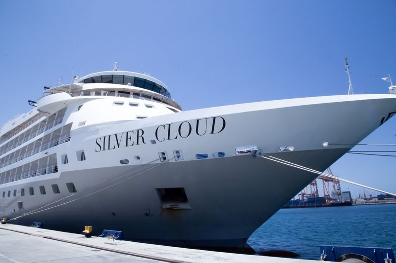 Imagen de portada - El Silver Cloud zarpa en un viaje de 77 días por el Pacífico Sur de Perth a Valparaíso